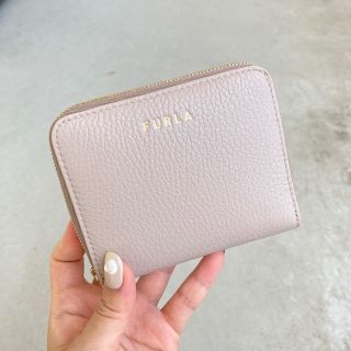 フルラ(Furla)のFURLA ラウンドジップ コンパクトウォレット ミニ財布 シンプル グレージュ(財布)