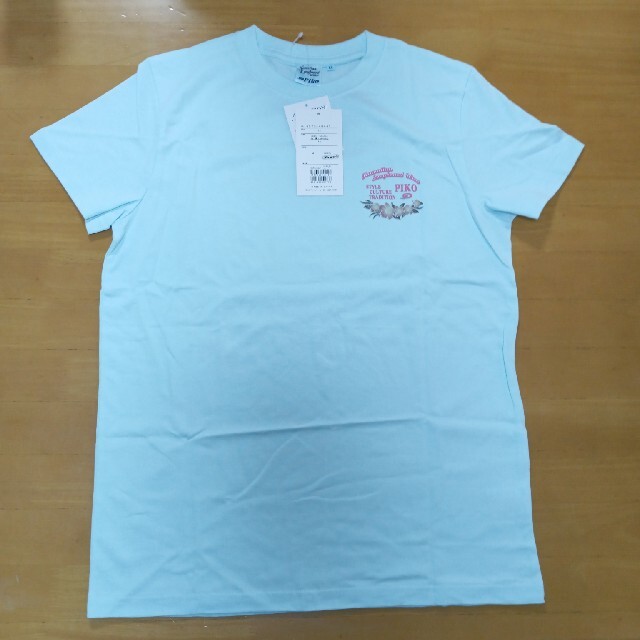 PIKO(ピコ)の新品未使用  PIKO  　ハワイハイビスカス柄　Tシャツ レディースのトップス(Tシャツ(半袖/袖なし))の商品写真