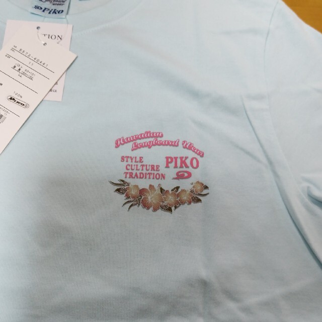 PIKO(ピコ)の新品未使用  PIKO  　ハワイハイビスカス柄　Tシャツ レディースのトップス(Tシャツ(半袖/袖なし))の商品写真