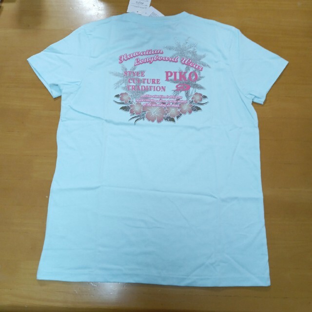 PIKO(ピコ)の新品未使用  PIKO  　ハワイハイビスカス柄　Tシャツ レディースのトップス(Tシャツ(半袖/袖なし))の商品写真