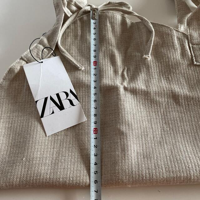 ZARA(ザラ)のZARA フラワーキャリーバッグ　ショルダーストラップ レディースのバッグ(その他)の商品写真