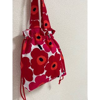 マリメッコ(marimekko)の❤️新品未使用♪人気♪正規品マリメッコ生地使用ショルダー巾着バッグハンドメイド(ショルダーバッグ)