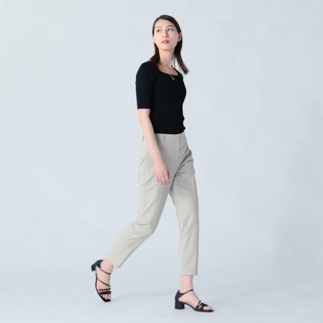 プラス スティックパンツ リネンブレンド クロップドパンツ