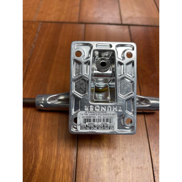 スケートボード THUNDER LIGHT2 HI 147 新品未使用、送料込みの通販 by Mr.T's shop|ラクマ スケートボード THUNDER LIGHT2 HI 147 新品未使用、送料込みの通販 by Mr.T's shop|ラクマ