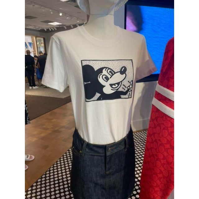 COACH(コーチ)のコーチ　coach ミッキー　キースヘリング　Tシャツ　ディズニー レディースのトップス(Tシャツ(半袖/袖なし))の商品写真