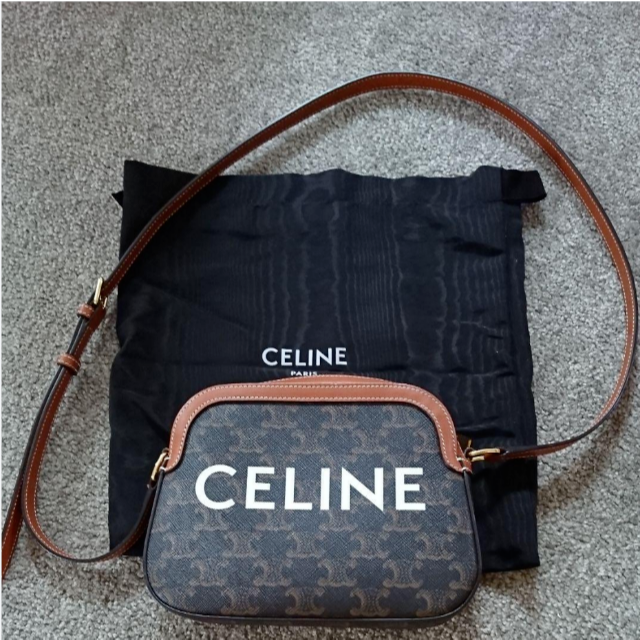 訳あり】 CELINE(セリーヌ)のトリオンフ キャンバス スモール カメラ