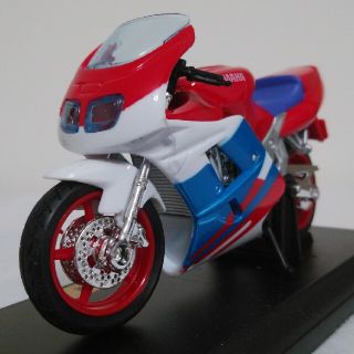 ヤマハ(ヤマハ)のYAMAHA  FZR600R  1/18スケールモデル(リユース)(ミニカー)