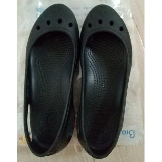 クロックス(crocs)の【新品】クロックス フラットシューズ 黒 22cm(バレエシューズ)