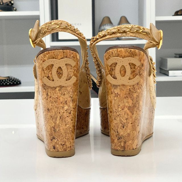 CHANEL(シャネル)の4524 シャネル レザー コルク チェーン ココマーク ウェッジサンダル レディースの靴/シューズ(サンダル)の商品写真