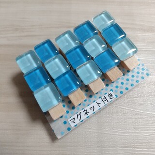 【再販】ガラスタイルの木製クリップ#2401　ブルー系　ウッドピンチマグネット付(その他)