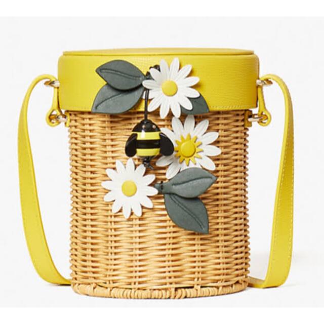 kate spade new york(ケイトスペードニューヨーク)のケイトスペード　蜂　カゴバッグ　イエロー レディースのバッグ(かごバッグ/ストローバッグ)の商品写真