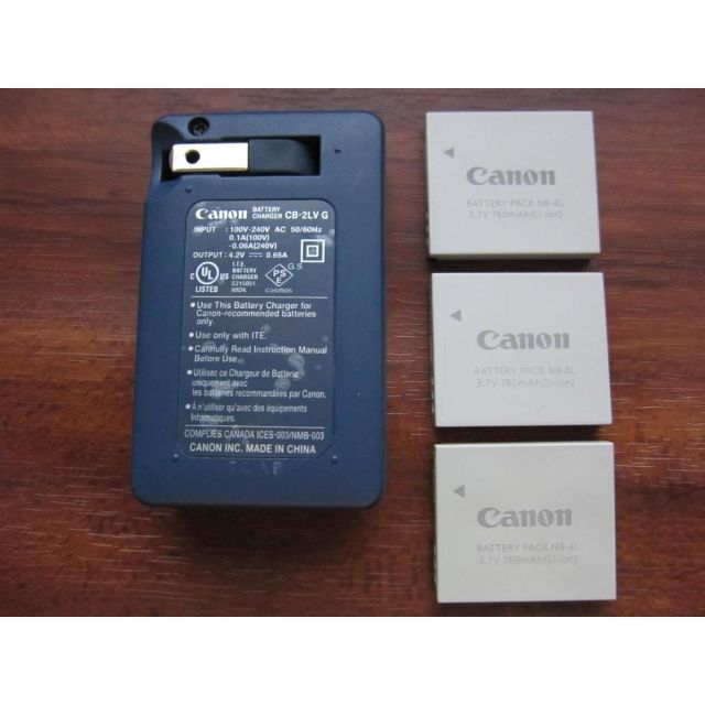 Canon(キヤノン)のキヤノン バッテリーチャージャーCB-2LV G スマホ/家電/カメラのカメラ(コンパクトデジタルカメラ)の商品写真