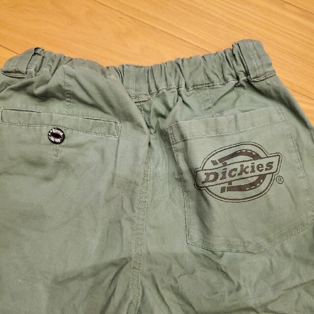 Dickies(ディッキーズ)のDickies　クロップドパンツ　140㎝　カーキ キッズ/ベビー/マタニティのキッズ服男の子用(90cm~)(パンツ/スパッツ)の商品写真