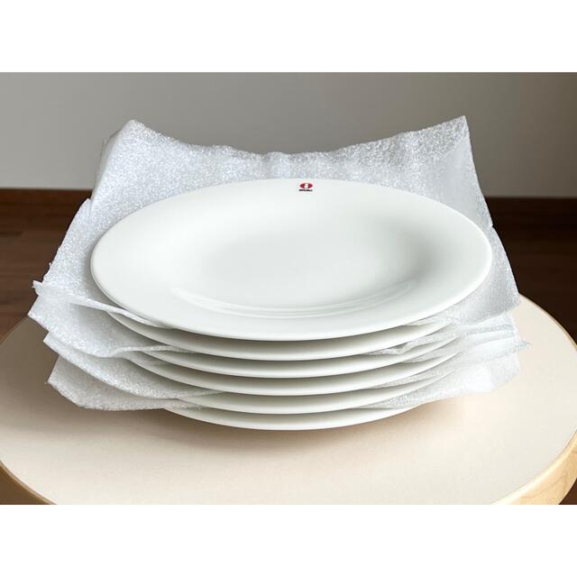 iittala(イッタラ)の未使用品 サルヤトン 22cm プレート ホワイト 6枚セット イッタラ インテリア/住まい/日用品のキッチン/食器(食器)の商品写真