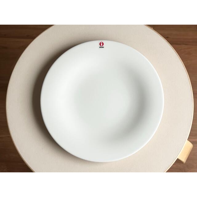 iittala(イッタラ)の未使用品 サルヤトン 22cm プレート ホワイト 6枚セット イッタラ インテリア/住まい/日用品のキッチン/食器(食器)の商品写真