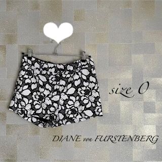 ダイアンフォンファステンバーグ(DIANE von FURSTENBERG)の【格安】サイズ0♡DIANEvonFURSTENBURGフラワーレースショーパン(ショートパンツ)