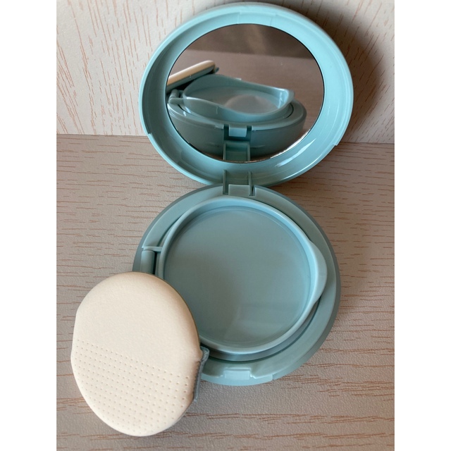 Innisfree(イニスフリー)のイニスフリー　ノーセバム　パウダークッション　21N 14g コスメ/美容のベースメイク/化粧品(ファンデーション)の商品写真