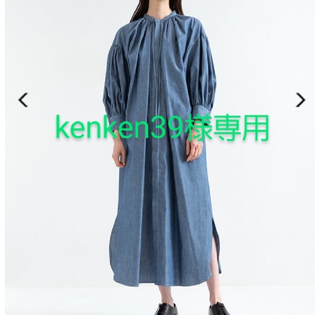 HYKE(ハイク)のHYKE CHAMBRAY GATHERED DRESS レディースのワンピース(ロングワンピース/マキシワンピース)の商品写真