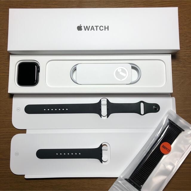 Apple Watch SE 44mm  GPSタイプ　スペースグレー