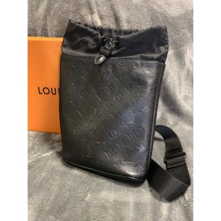 ルイヴィトン(LOUIS VUITTON)のみかんフリルママ様専用　LV  ルイヴィトン　チョークスリングバッグ(ボディーバッグ)