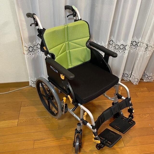 ♿美品 介助式 軽量スリム 自立リハビリ訓練に最適 とても便利な多機能 ...