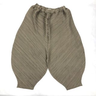 プリーツプリーズイッセイミヤケ(PLEATS PLEASE ISSEY MIYAKE)のプリーツプリーズ PLEATS PLEASE  変型サルエルパンツ ベージュ(カジュアルパンツ)