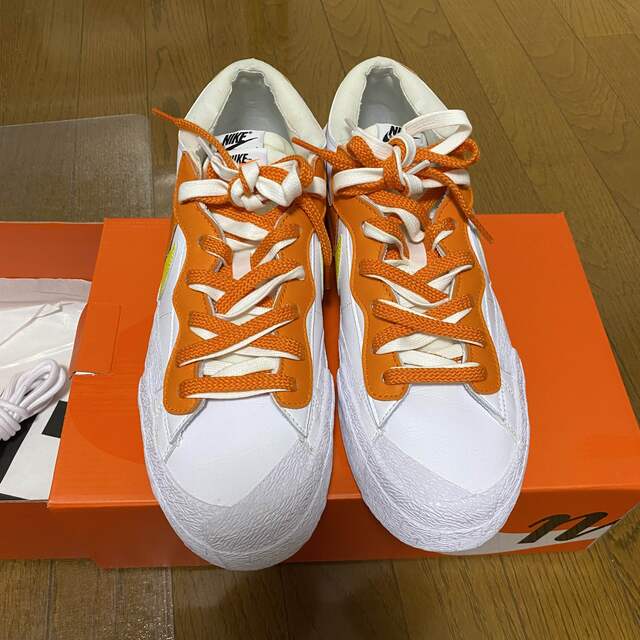 NIKE(ナイキ)のSACAI × NIKE BLAZER LOW "MAGMA ORANGE" メンズの靴/シューズ(スニーカー)の商品写真