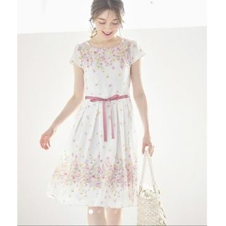 トッコクローゼット(TOCCO closet)のトッコクローゼット♡ ウエストりぼん付きフラワープリントワンピース 半袖 ピンク(ひざ丈ワンピース)