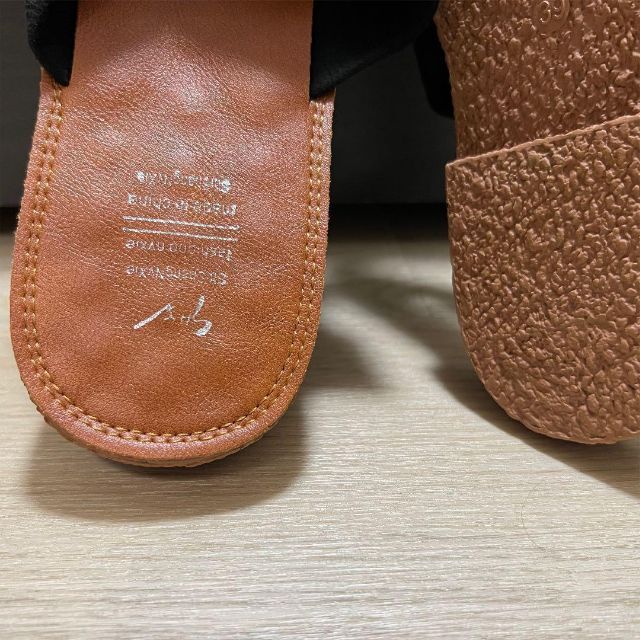 ぺたんこサンダル フラット 38サイズ  韓国 人気 ブラック ビーチサンダル レディースの靴/シューズ(サンダル)の商品写真