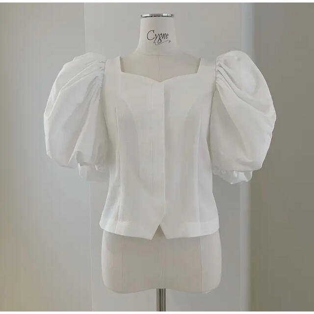 cygne シーニュ バルーンギャザーブラウスsarah ホワイト - シャツ