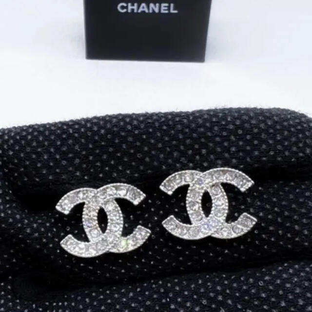 CHANEL(シャネル)のヴィンテージ　シャネル　ボタンイヤリング　 レディースのアクセサリー(イヤリング)の商品写真