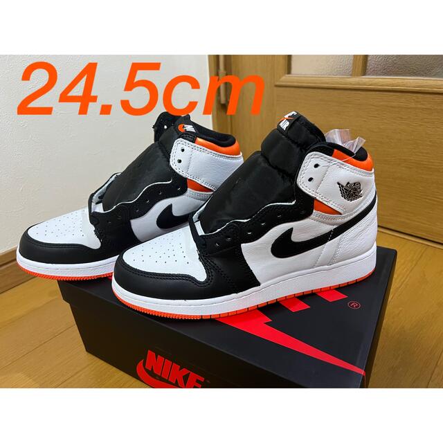 NIKE(ナイキ)の24.5 NIKE GS AIR JORDAN 1 RETRO HIGH OG  レディースの靴/シューズ(スニーカー)の商品写真