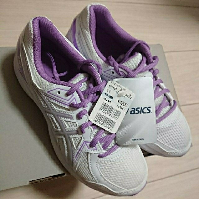 asics(アシックス)の新品 未使用】 アシックス asics ランニングシューズ レディース 23cm スポーツ/アウトドアのランニング(シューズ)の商品写真