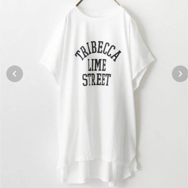 マイカアンドディール　TRIBECCAロゴサイドスリットT-shirts 美品 レディースのトップス(Tシャツ(半袖/袖なし))の商品写真