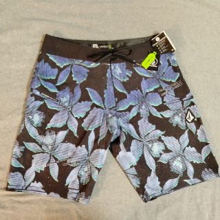 ボルコム(volcom)の☆新品タグ付き　ボルコム　サーフパンツ　32インチ(水着)