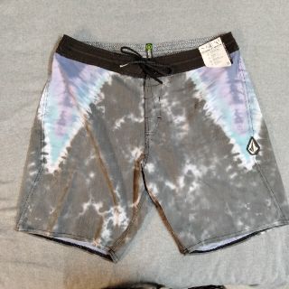 ボルコム(volcom)の新品☆タグ付き　ボルコム　サーフパンツ　32インチ(水着)