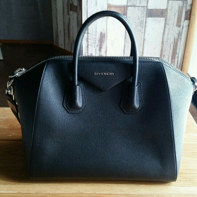 値下げ中　GIVENCHY ショルダーバッグ　新品