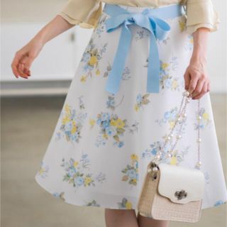 トッコ(tocco)のtocco closet♡グログランリボン付きフラワープリントフレアスカート(ひざ丈スカート)