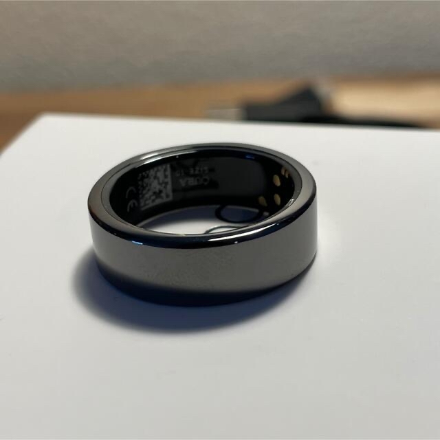 オーラリング　OURA RING  ヘリテージ　ブラック　US10 メンズのアクセサリー(リング(指輪))の商品写真