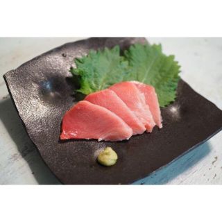 【訳あり品】天然本マグロ中トロ《えんがわ》300g(魚介)