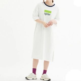 ジーユー(GU)の【新品】スプライト Ｔシャツワンピース Ｔワンピース Mサイズ(ロングワンピース/マキシワンピース)