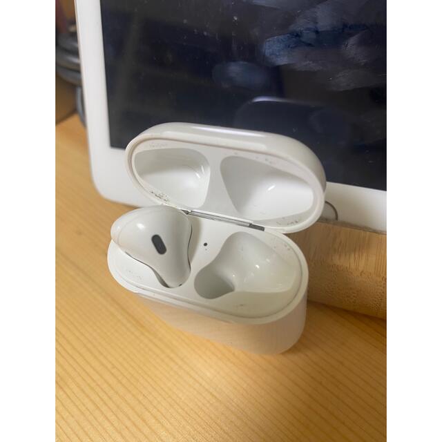 Apple(アップル)のApple AirPods 第1世代 充電ケース 片耳イヤフォン ケース スマホ/家電/カメラのオーディオ機器(ヘッドフォン/イヤフォン)の商品写真