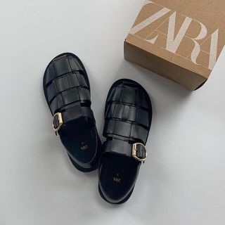 ザラ(ZARA)の【ZARA】レザーサンダル 36 黒(サンダル)