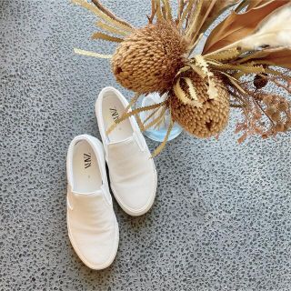 ザラ(ZARA)の【美品】ZARA メンズ　スリッポン(スリッポン/モカシン)