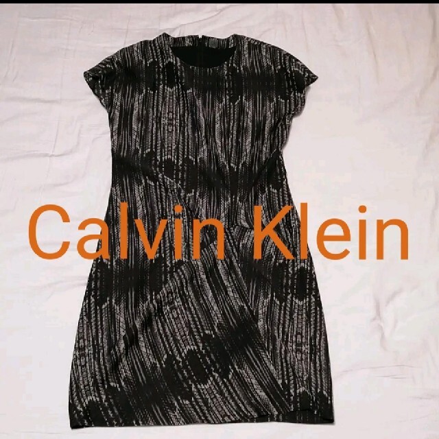 ck Calvin Klein(シーケーカルバンクライン)のカルバンクライン　ワンピース　膝丈　Mサイズ レディースのワンピース(ひざ丈ワンピース)の商品写真