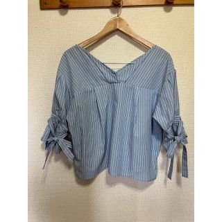 ナイスクラップ(NICE CLAUP)のcontinuer de NICE CLAUP ブラウス シャツFトップス(シャツ/ブラウス(半袖/袖なし))