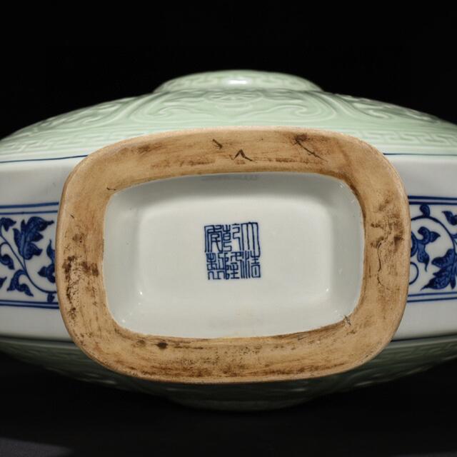 中国美術 青釉 刻模様 蓋物 融かし φ14.5cm 乾隆年製(K- 中国美術 青釉 刻模様 蓋物 融かし φ14.5cm 乾隆年製(K-