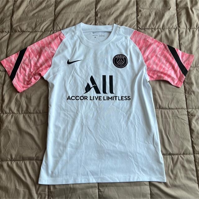 NIKE(ナイキ)のPSG トレーニングウェア スポーツ/アウトドアのサッカー/フットサル(ウェア)の商品写真