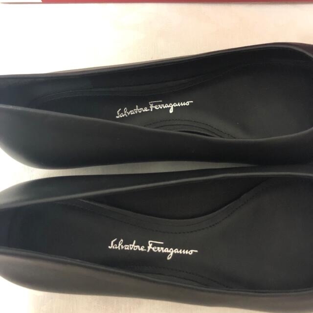 Salvatore Ferragamo - 新品 黒フェラガモ フラット パンプス VIVA ...