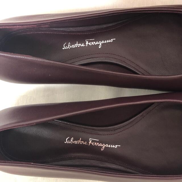 Salvatore Ferragamo(サルヴァトーレフェラガモ)の新品　紫国内未発売　フェラガモ　フラットパンプス　VIVA 24 cm 6.5D レディースの靴/シューズ(ハイヒール/パンプス)の商品写真